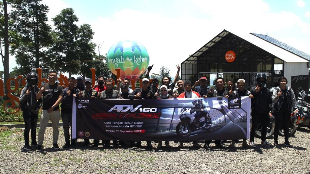 Komunitas Honda ADV150 dan ADV160 mengunjungi beragam wisata lokal dalam Kegiatan bertajuk “Honda ADV160 Urban Exploride”.