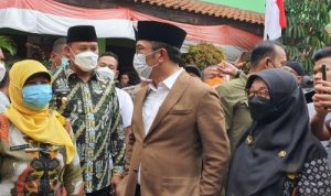 Ridwan Kamil Jenguk Korban Kecelakaan Truk Trailer di Bekasi