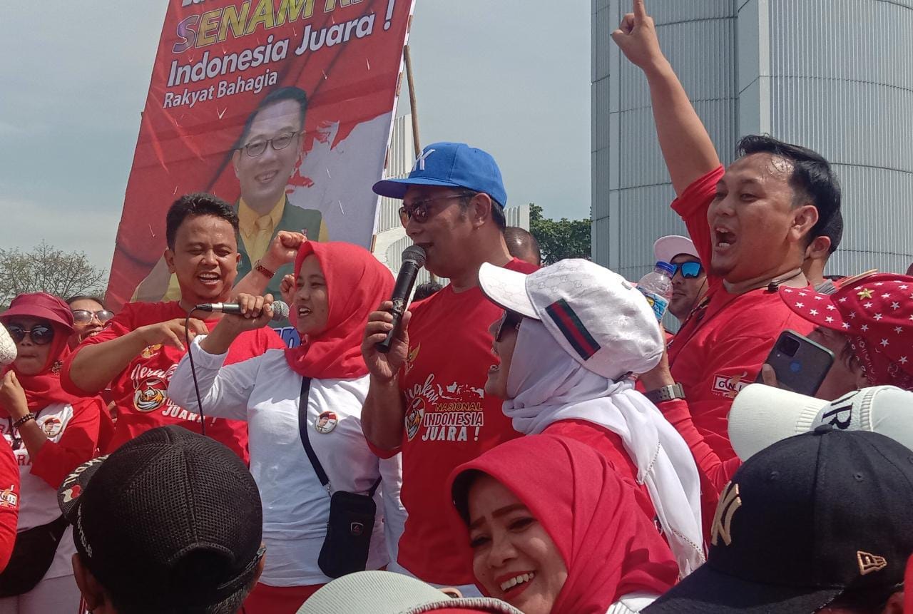 Gubenur Jabar, Ridwan Kamil saat menghadiri Launching Senam Indonesia Juara di Monumen perjuangan, Kota Bandung. Minggu (4/9). Foto. Sandi Nugraha.