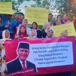 BERIKAN DUKUNGAN: Sejumlah warga Bogor mendeklarasikan Ketua KPK Firli Bahuri untuk maju sebagai calon presiden pada pilpres 2024 yang ada datang.