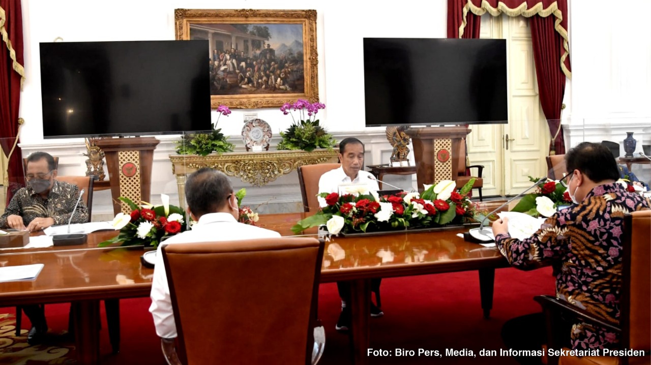 Airlangga Hartarto mengatakan, dalam rapat terbatas, Presiden Joko Widodo telah mengistruksikan agar segera mengurangi ketergantungan impor