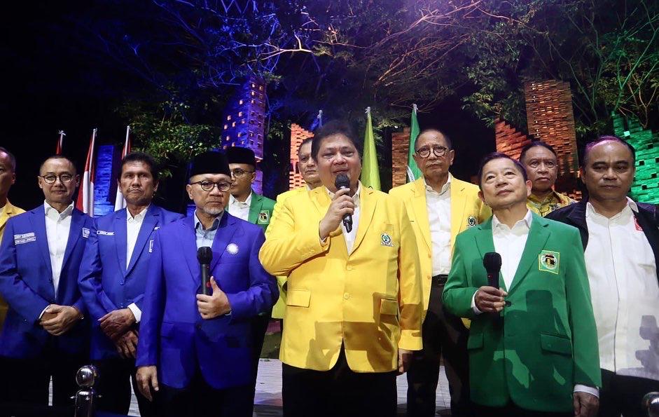 Ketua Umum Partai Golkar Airlangga Hartarto bersama Ketuan Umum PAN dan Ketua UMum PPP ketika akan mendaftar ke KPU.