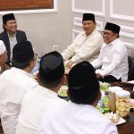 Ketua umum Partai Gerindra Prabowo Subianto bersama Ketua Umum Partai Kebangkitan Bangsa (PKB) Cak Imin bertemu di Magelang, Jawa Tengah.