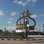 Kota Sampit merupakan sebuah kota yang terdapat di Provinsi Kalimantan Tengah yang memiliki beraneka ragam keunikan serta kekayaan milikinya