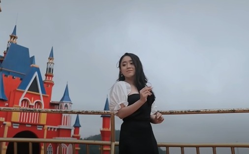 Download MP3 Lagu Runtah Viral TikTok, "Biwir Bereum Bereum Jawer Hayam.."