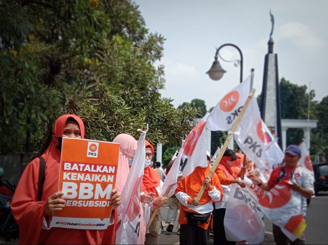 Ratusan Emak-Emak PKS di Bogor Ikutan Demo Tolak Kenaikan Harga BBM