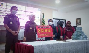 Pemprov Jabar Terima Pengembalian Barbuk Uang Hasil Korupsi Dana BOS dari Kejari Kota Bogor