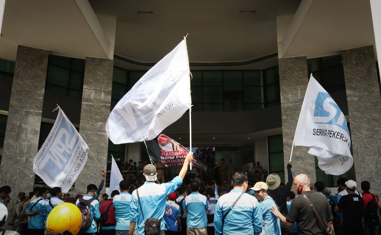 Tuntut Tiga Hal, Puluhan Buruh Geruduk DPRD Kota Bogor