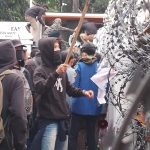 Demo Mahasiswa di Bandung Berakhir Ricuh, Polisi Kejar hingga Seret Massa Aksi yang Kabur