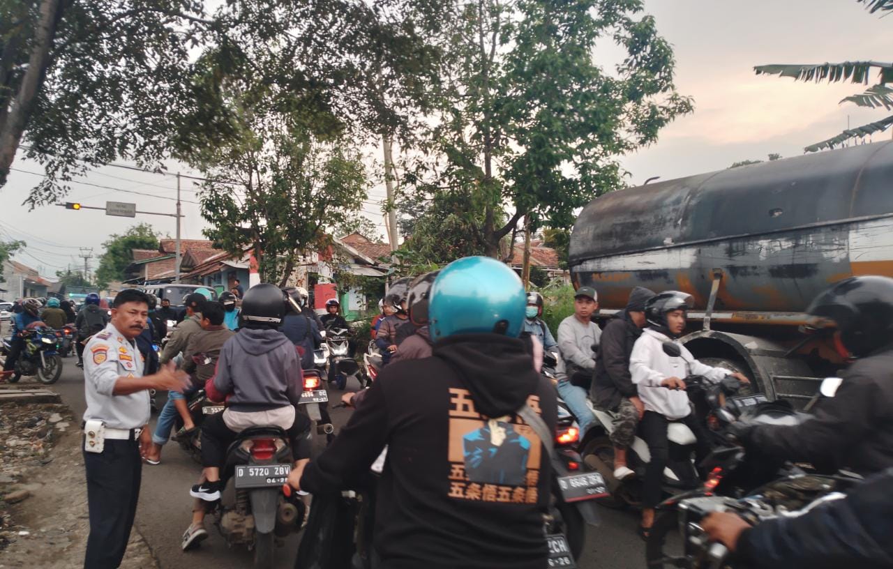Kecelakaan di Jalan Raya Pangalengan Bandung Sebabkan Macet Ratusan Meter, Supir Diduga Lalai