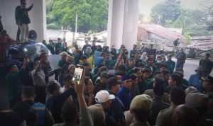 Disambut Pimpinan DPRD Para Demonstran di Bogor Adem, Mahasiswa Tetap Tolak Kenaikan BBM