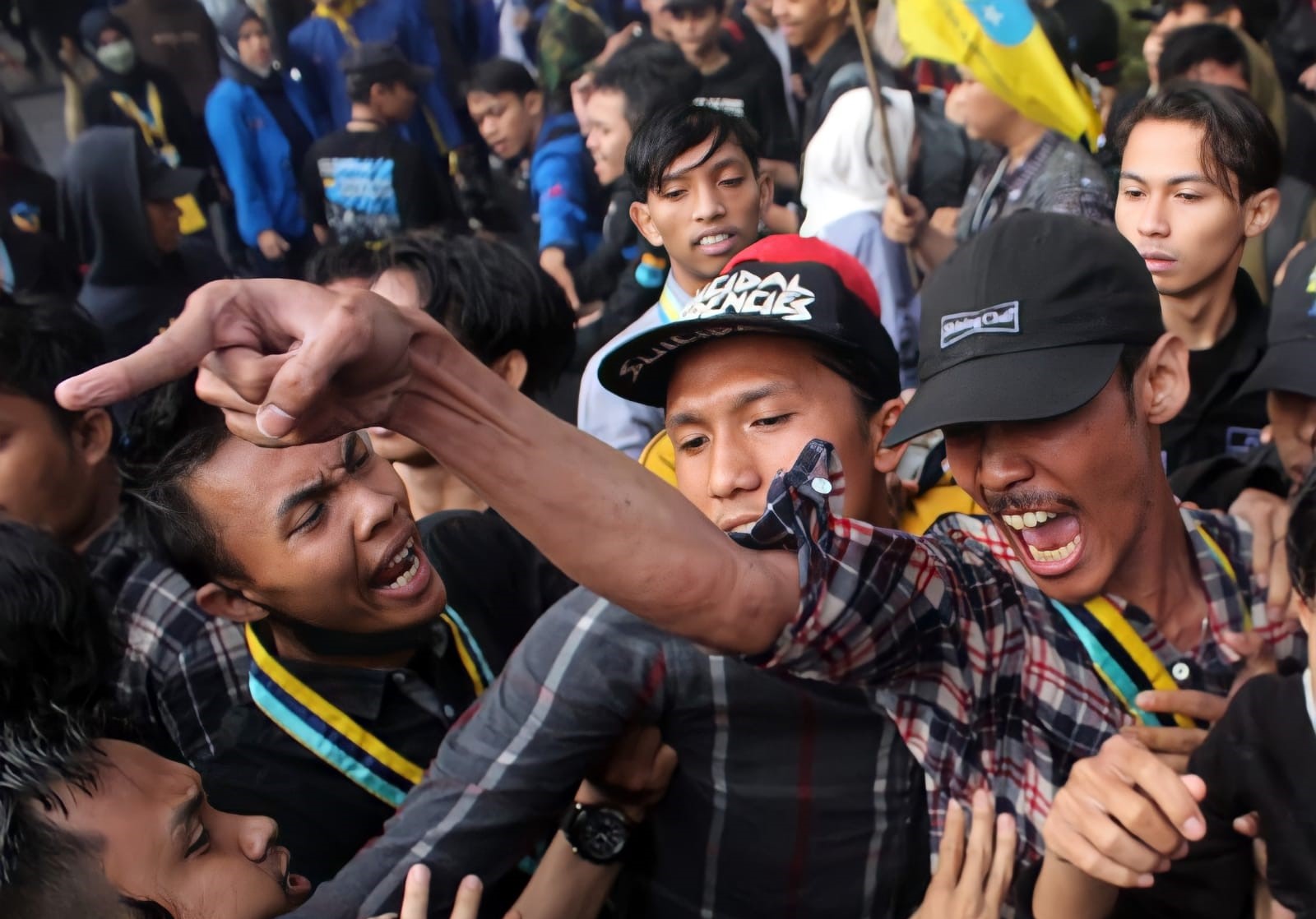 Demo Berujung Ricuh Mahasiswa Lawan Mahasiswa, Masyarakat Nilai Tak Cerminkan Kepentingan Rakyat