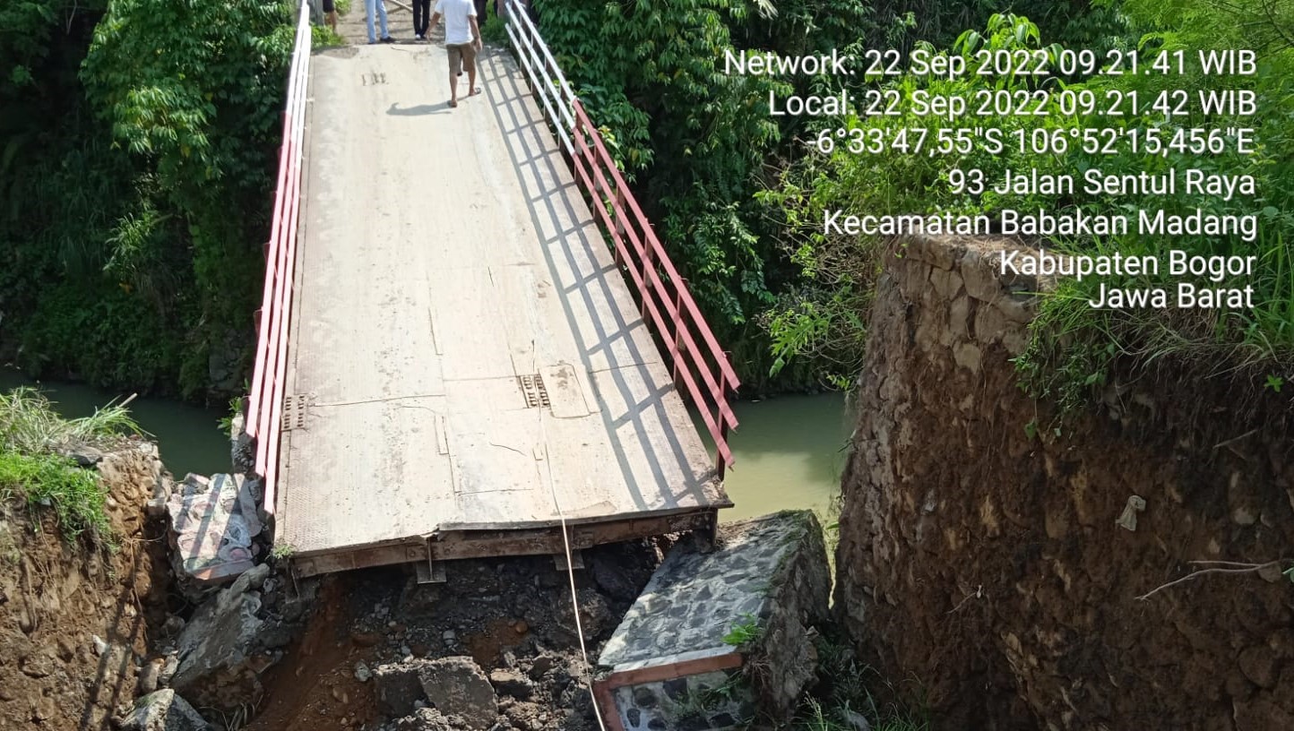 Jembatan Cicadas Ambruk, Warga Berharap Diperbaiki Secepatnya