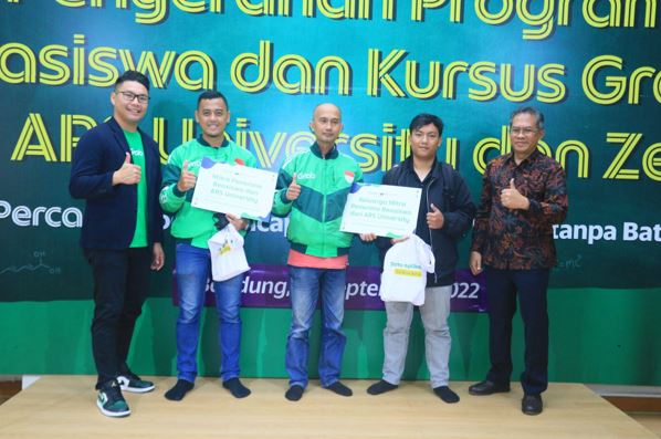 ARS University dan Zenius Kolaborasi dengan Grab, Berikan Program Beasiswa Pendidikan bagi Mitra Pengemudi Grab di Jawa Barat