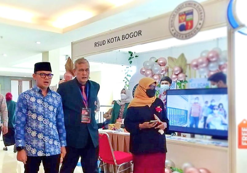 Wali Kota Bogor Bima Arya bersama Ketua Ikatan Dokter Indonesia (IDI) Kota Bogor Ilham Chaidir. (Yudha Prananda / Jabar Ekspres)