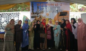 Foto bersama Alumni Al-azhar Mesir saat mengikuti kegiatan Silaturahmi di Villa Putih, Megamendung, Kabupaten Bogor. Foto : Sandika Fadilah/Jabarekspres.com