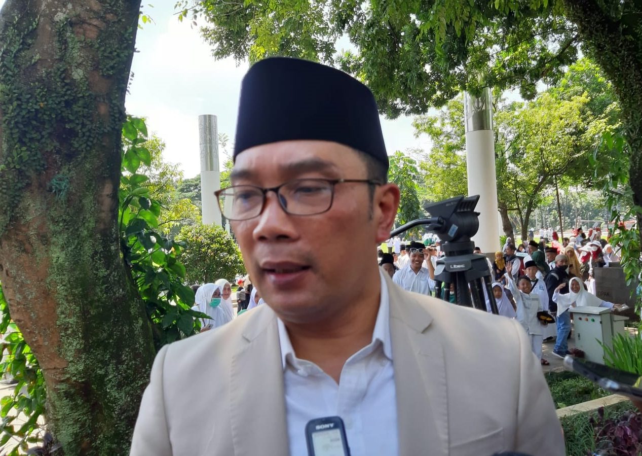 Gubernur Jawa Barat Ridwan Kamil menanggapi keresahan warga Jabar yang dihantui Penyakit Gagal Ginjal Akut. (foto: SAndi Nugraha)