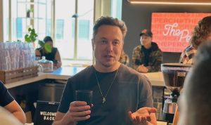 Elon Musk Resmi Beli Twitter dan Pecat Dua Bosnya