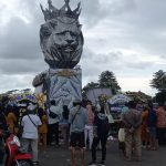 Patung kebanggaan Aremania didean Stadion.