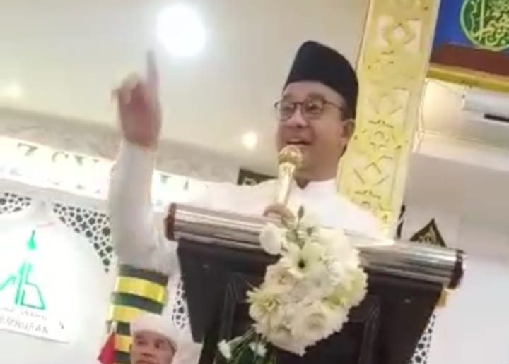 Diketahui Anies Baswedan tengah menghadiri undangan acara Maulid Akbar Nabi Muhammad SAW sekaligus akad nikah putri Habib Rizieq Shihab di Petamburan.