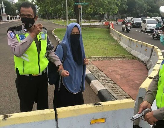 Perempuan Misterius ditangkap Petugas kepolisian