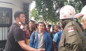 Perseteruan sengketa lahan antara warga Anyer Dalam, Kelurahan Kebonwaru, Kecamatan Batununggal, Kota Bandung dengan PT KAI