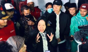Mensos Risma Bantu Proses Evakuasi Warga di Lokasi Longsor Bogor, Pastikan Suplai Bantuan Aman