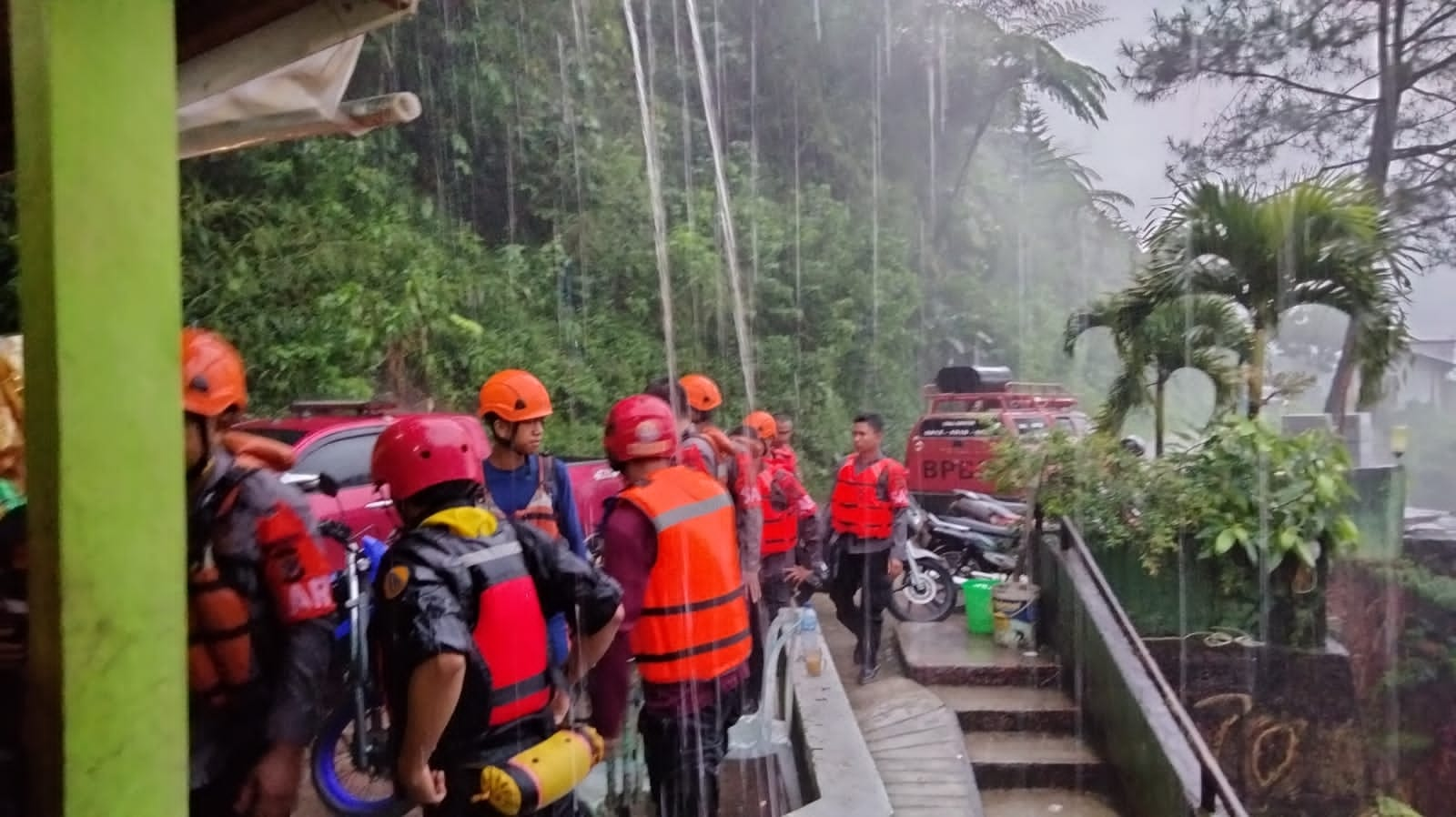 Hujan Deras, Pencarian Korban Tenggelam di Curug Cikembar Dihentikan