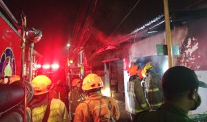 Kebakaran Hanguskan Pom Mini dan Kios Sembako di Jalan Desa Cipadung Bandung