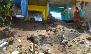 Tiga Bangunan Toko di Padalarang Bandung Barat Ambruk Akibat Tanah Longsor