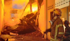 Satpam Pabrik Triplek Dengar Suara Ledakan Sebelum Api Membesar, 10 Jam Si Jago Merah Melawan Damkar