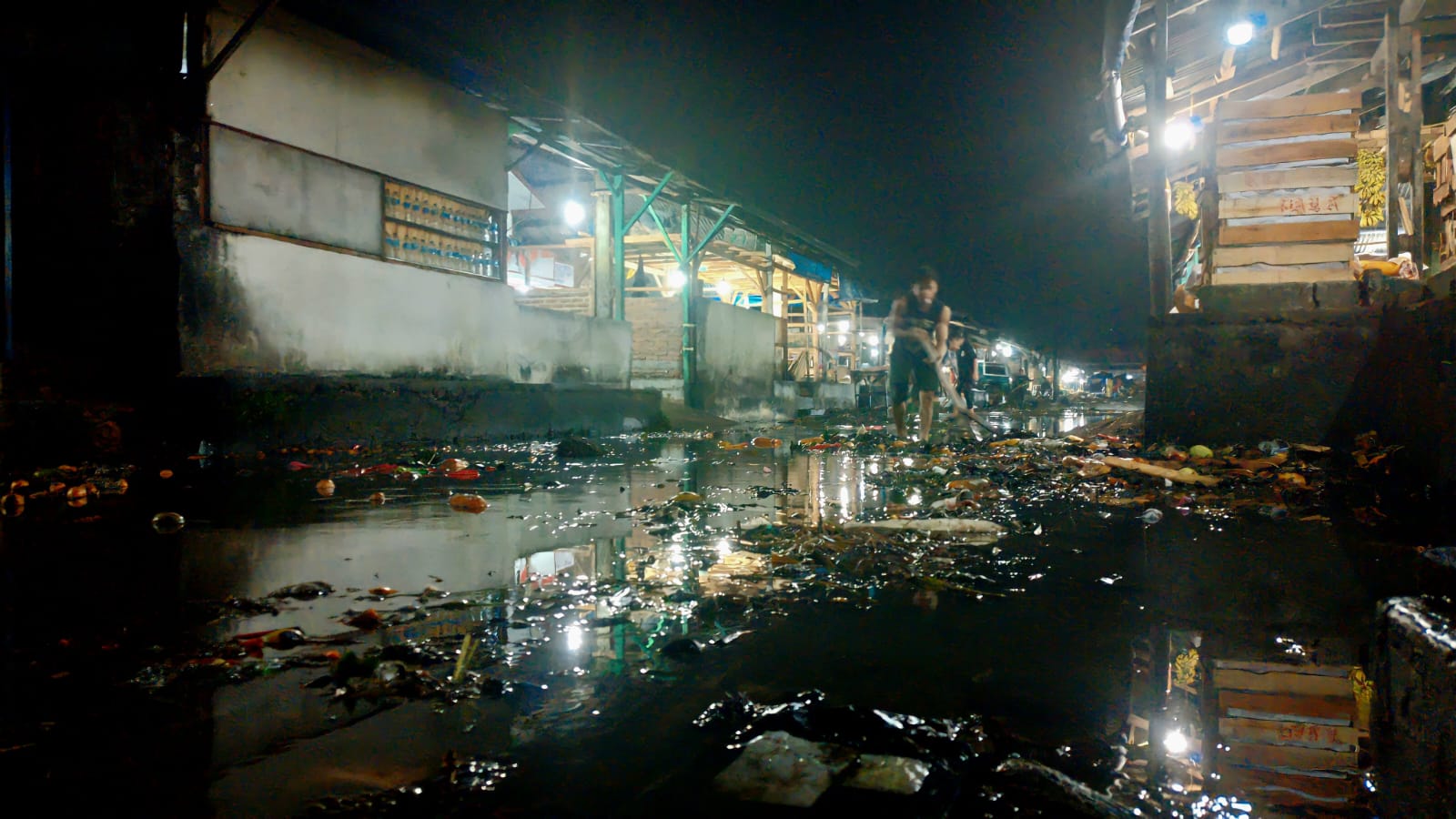 Nirguna Kolam Retensi, Banjir, dan Cerita Pedagang Pisang di Pasar Gedebage Selepas Hujan Pergi
