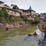 Seorang Anak Hanyut Usai Loncat ke Sungai Ciliwung, Hingga Kini Belum Ditemukan