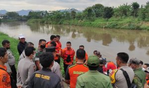 Warga Bandung Ini Sengaja Terjun ke Sungai Citarum, Tim SAR Upayakan Pencarian