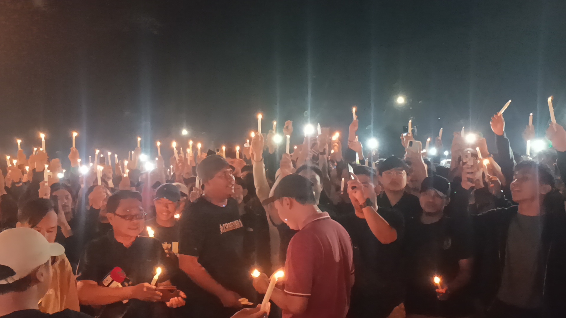 Suporter di Bogor Gelar Aksi 1000 lilin dan Doa Bersama untuk Korban di Malang