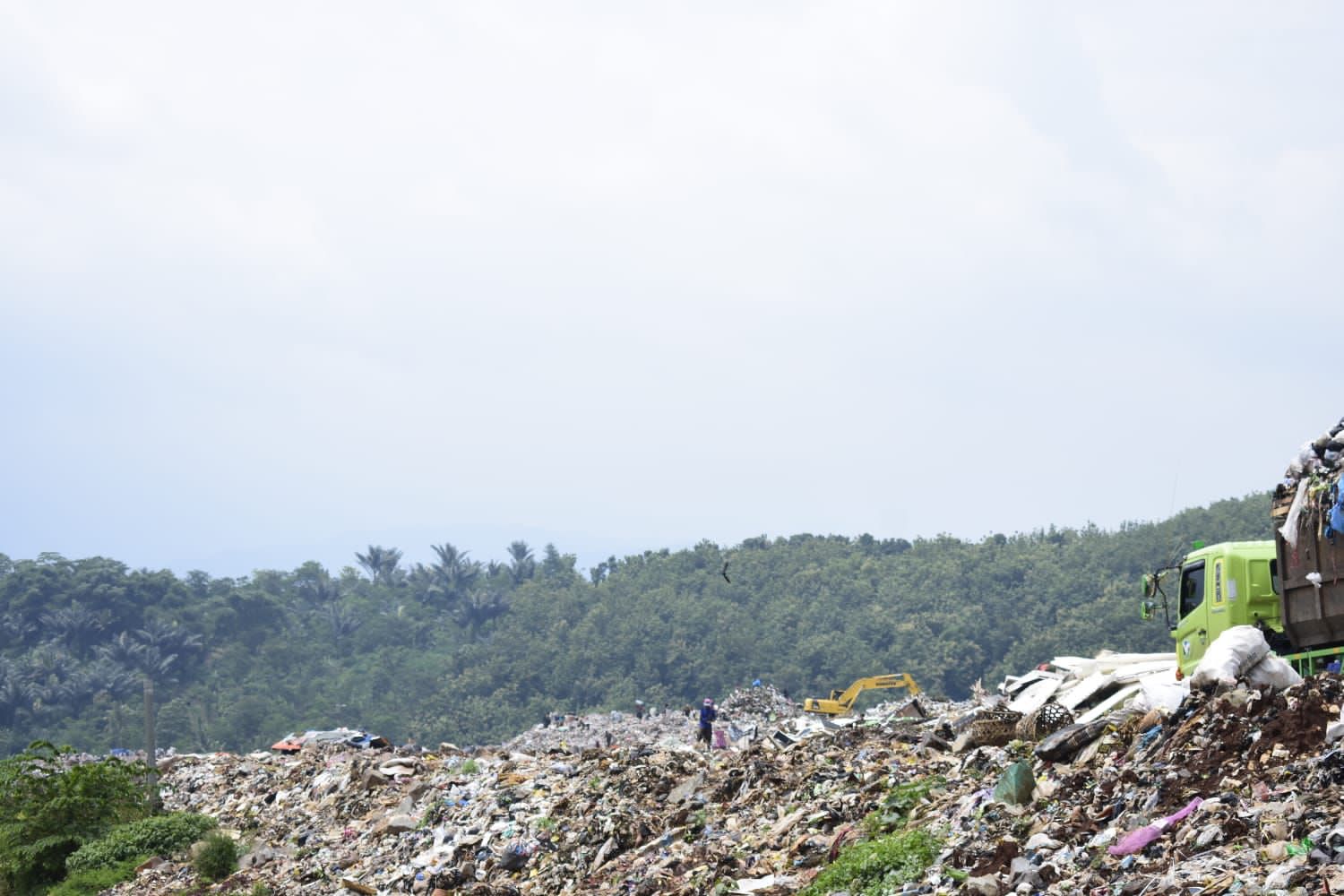 Jutaan Ton Sampah di TPA Sarimukti Telah Menjadi Bom Waktu