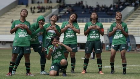 Tim sepakbola putri Kabupaten Bandung yang menang dramatis berhak membawa pulang medali Porprov Jabar 2022 (porprov.bandungkab.id)