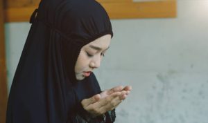 Lirik Sholawat Astagfirullah Robbal Baroya, Sholawat Mohon Pengampunan dan Rizki yang Halal