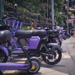Sepeda listrik Beam yang terparkir di pendestrian seputar Kebun Raya Bogor. yang pengelolaannya sempat disentil Bima Arya. (Yudha Prananda / Jabar Ekspres)