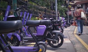 Sepeda listrik Beam yang terparkir di pendestrian seputar Kebun Raya Bogor. yang pengelolaannya sempat disentil Bima Arya. (Yudha Prananda / Jabar Ekspres)