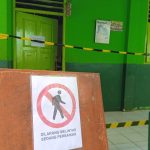 Sejumlah ruangan kelas di SDN 9 Bantarjati Kota Bogor diberi garis pembatas karena dinilai rawan. (Yudha Prananda/Jabar Ekspres)