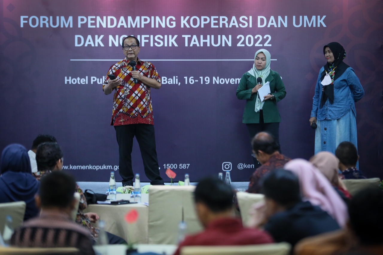 PULIHKAN EKONOMI: SesKemenKopUKM Arif saat acara Forum Tenaga Pendamping Koperasi dan UMK DAK Nonfisik PK2UMK Level II Tahun 2022 di Hotel Pullman Denpasar Bali, Rabu 16 November 2022 malam.