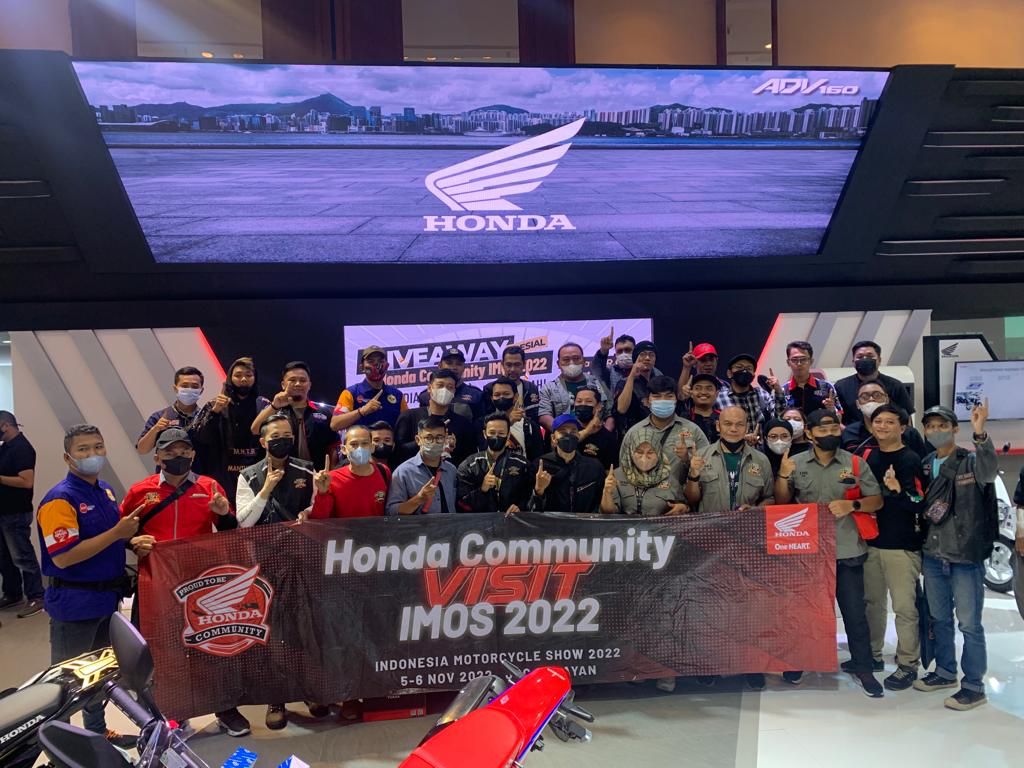 Puluhan Bikers Honda Jabar Ramaikan Booth Honda IMOS 2022