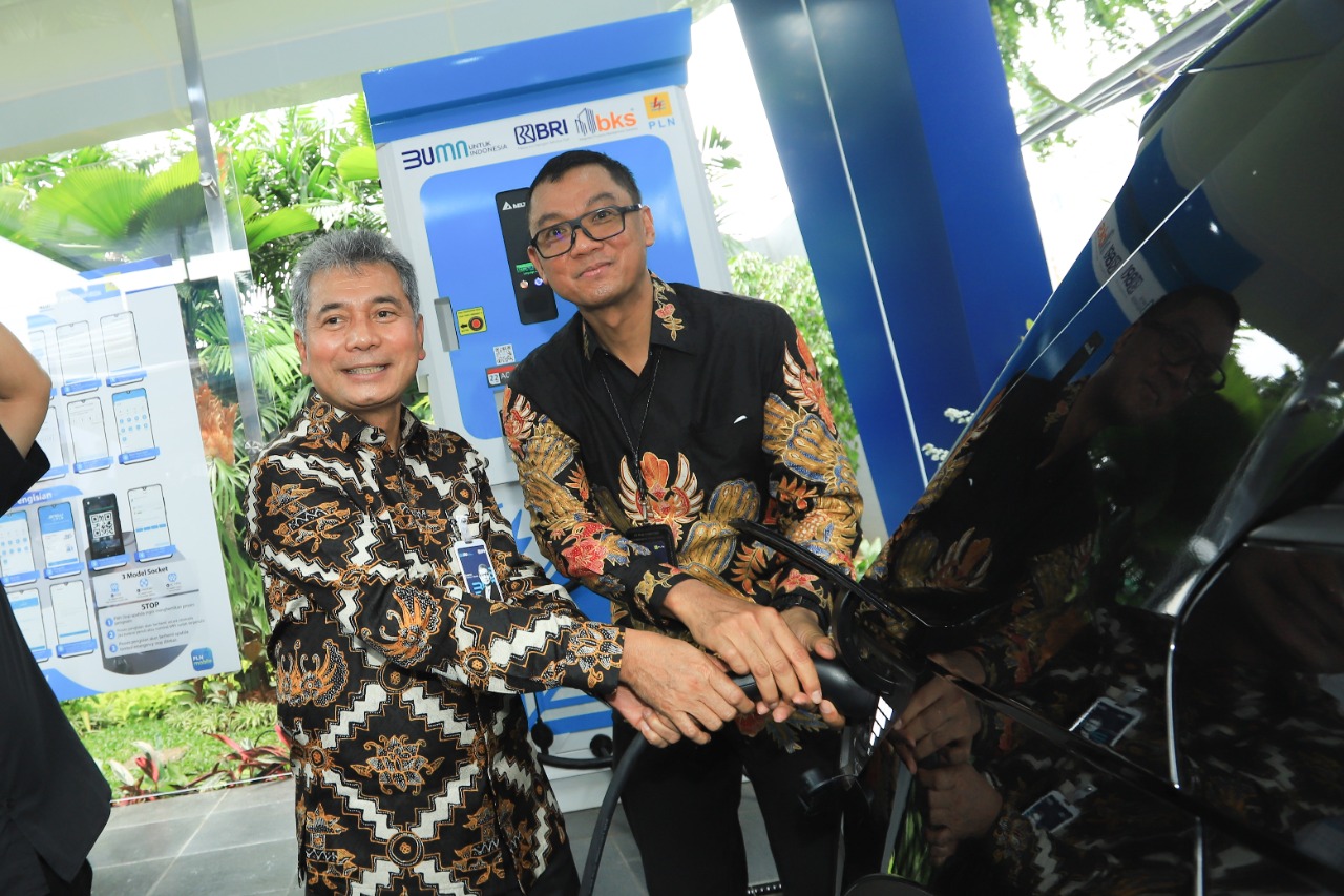 BRI meresmikan Stasiun Pengisian Kendaraan Listrik Umum (SPKLU) di Kantor Pusat BRI, Jakarta Pusat untuk mdukung pengurangan emisi gas karbon