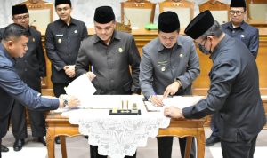 Bupati Kabupaten Bandung Dadang Supriatna berencana akan kembali melanjutkan program dana bergulir berupa pinjaman tanpa jaminan