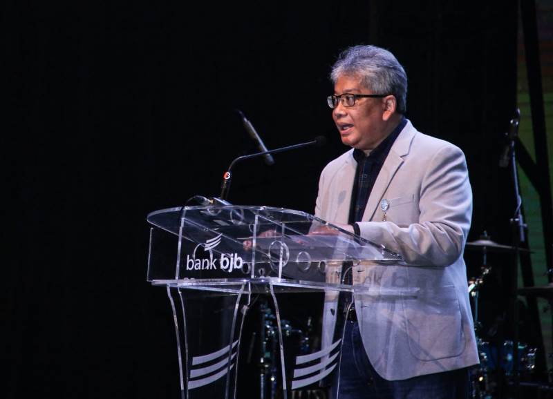 Direktur Utama bank bjb Yuddy Renaldi raih CEO Of The Year 2022 dari Infobank