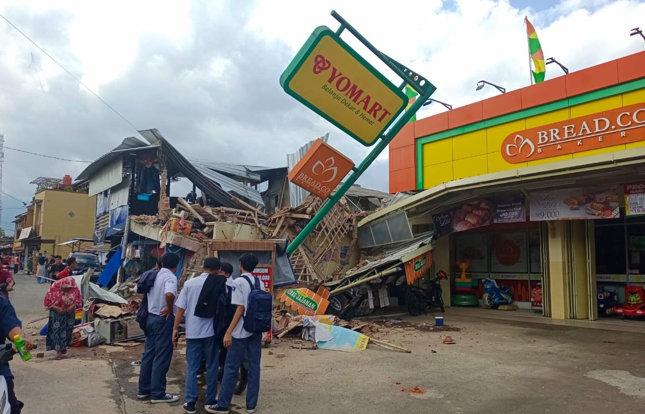 Dari 447 kejadian gempa bumi tersebut, Kepala BMKG Bandung, Teguh Rahayu mengatakan rata-rata kedalaman mulai dari 1 - 280 Kilometer (KM).