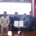 SUSUN PROGRAM: Wali Kota Bogor Bima Arya dan Sekda Kota Bogor Syarifah Sofiah (pojok kanan) bersama para pimpinan DPRD Kota Bogor. (YUDHA PRANANDA/JABAR EKSPRES)