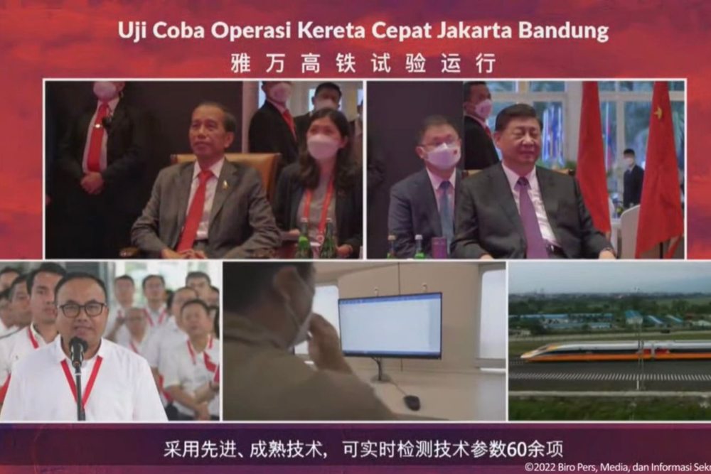 TONTON VIA DARING: Presiden Jokowi dan Presiden Xi Jinping saat menyaksikan uji coba KCJB sepanjang 15 km. (BPMI)