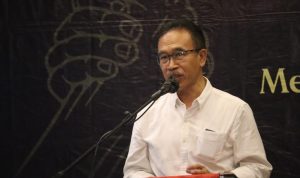 BERIKAN KETERANGAN: Ketua Korpri Jawa Barat, Daud Achmad saat memberikan penjelasan soa kegiatan HUT ke-51 Korpri yang Direset ulang akibat gempa bumi Cianjur. (istimewa)